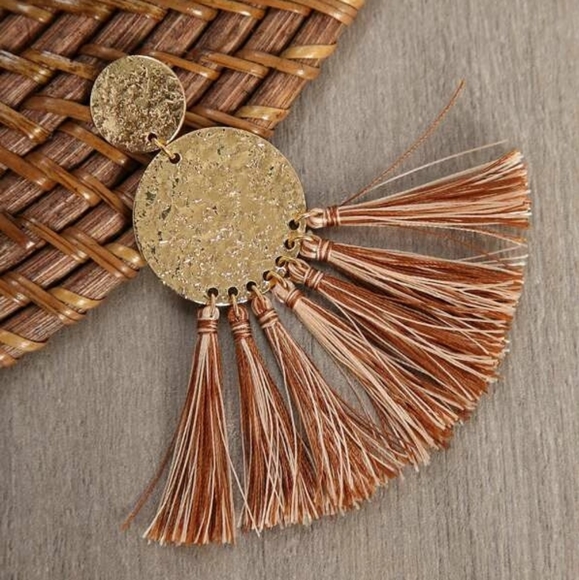 3/$30 NEW Hammered Gold Tone Tassel Earrings - Picture 2 of 2